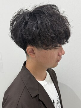 ヒュイル バイ ニアウ(Hwyl by Niau) メンズマッシュルーズパーマニュアンスパーマシャドウ刈り上げ