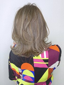 リル(Lille 橋本) ミントアッシュ×レイヤーボブ 【Lille橋本】