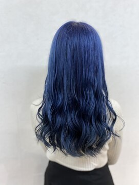 リア(Lia by KENJE) アッシュカラー　レイヤーロング　夏はオーシャンブルーで決まり