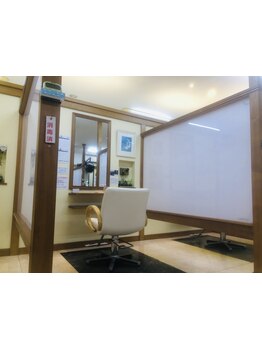 1席1席が区切られたソーシャルディスタンスを保てるプライベート空間☆