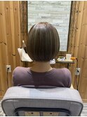 定番ボブに個性感のハイライト