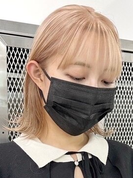 ウィコ 新宿(WICO) white beige [新宿駅/グレーベージュ/黒髪]