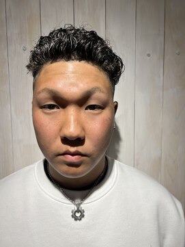 メンズヘアーサロン ヴォヤージュ ヘアー アンド フェイス(Voyage) スキンハイフェードハードパーマ