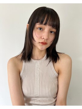 アデ オモテサンドウ(ade omotesando) ストレートで作るナチュラルレイヤーボブ