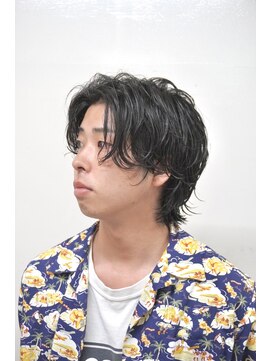 ティーズ アカサカ(T's AKASAKA) メンズミディアムセンターパート緩めカールパーマ毛流れ