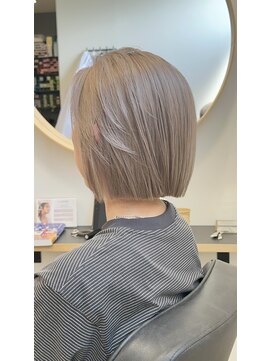ハイク(HYKE) シルバーグレージュ×切りっぱなしボブ