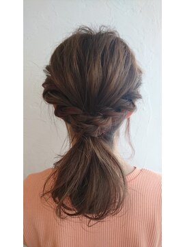 ウィービーパセリ atre川越店(WE BE PARSLEY) ツイストポニーテールヘアアレンジ♪【担当 木村沙織】