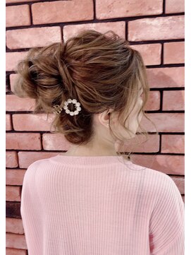 ディティカ サウ(Dityca sow) カジュアルおだんごヘア