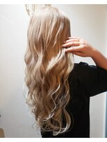 サーティーン(THIRTEEN) ハイトーンロング♪ホワイトアッシュベージュ(^^)《20代》