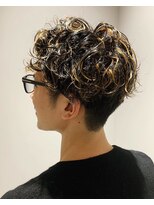 バンク(BANC)&nbsp;ツーブロック　ウェービーヘアー　メッシュ