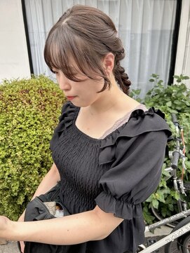 アルコイリスバイドールヘアー(ARCOIRIS by Dollhair) ブリーチなしラベンダーグレージュあみおろしアレンジ都島