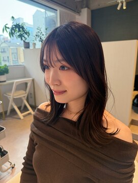 アム(amu) シースルー/ミディアムレイヤー/くびれヘア/前髪カット