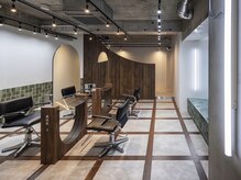 リアド(.RIAD)の雰囲気(中庭のある地下1階との2フロアのなのでゆったりとした空間を♪)