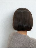 丸みシルエットの美髪ミニボブ