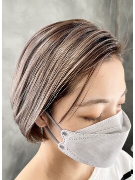 クラッチバイシオンアグリゲイト(CLUTCH by Zi-on aggregate) ハイトーン×ハイライトバレイヤージュ×立ち上げ前髪×ショート