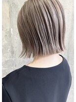 イデア(idea) #ベージュカラーのぱっつんボブ