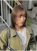 オリーブベージュと顔まわりレイヤー