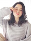黒髪でも柔らかく見せるミディアムヘアー/心斎橋&なんば