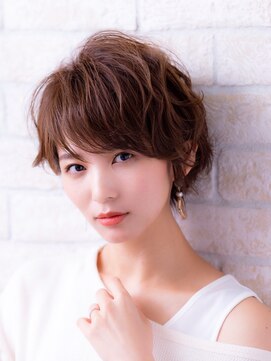 エルデ ナインズ ヘアー スタンド 川口店(elde 9's HAIR STAND) ホワイトグレージュのデジタルパーマミニウルフミディアム