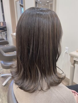 アルターリール(aL ter Rire) 【Rire尚平】ハイライトカラー グレーアッシュ　外ハネミディ★