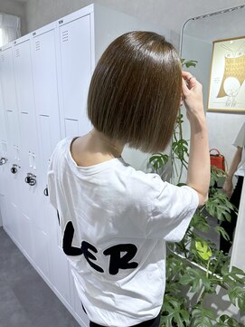 オウル(Owll) 【Owll】20代30代40代コンパクトぱつっんボブ　 グレーベージュ