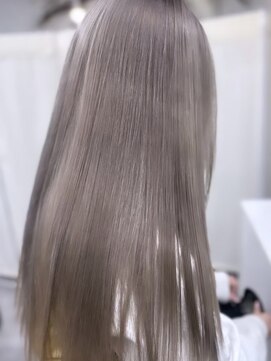 リア(riah) ダブルカラーミルクティーベージュレイヤーカット韓国ヘア