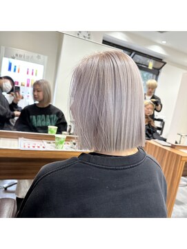 ホーミーキョウト(Homey Kyoto) ホワイトカラーボブ×艶感◎ケアブリーチ仕上げ