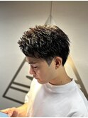 七三刈り上げスパイキーショートツイストパーマアップバング