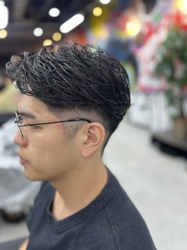 カーニー 錦糸町(kearny) フェザーパーマ/ツーブロック/メンズショート