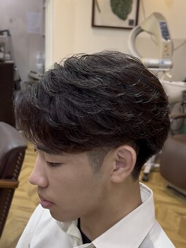 レボルトヘアー(R EVOLUT hair) フェザーショート/フェザーパーマ/韓国/ツーブロック/刈り上げ