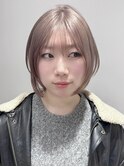 ハイトーンカラーヘーゼルベージュミルクティーベージュ暗めボブ