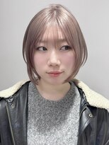 サンク 原宿 表参道(cinq) ハイトーンカラーヘーゼルベージュミルクティーベージュ暗めボブ