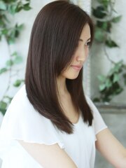 ニュアンシーなゆる髪で今旬のこなれ感を。大人美人