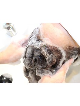 《個室でくつろぎながらご褒美炭酸スパ★》頭皮の汚れもすっきり爽快!!髪の内側からさら艶の髪に…♪