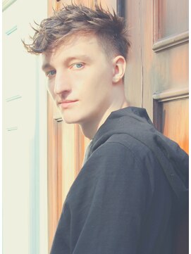 ジジバイワースホワイル(jiji by WORTH WHILE) 外国人クセ毛風ツーブロックショート