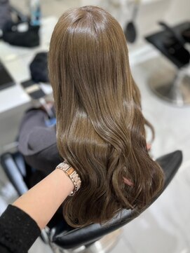 ランテルディ 渋谷(LANTERDIT) オリーブベージュ　透明感カラー　艶髪　ハイトーン　10代20代