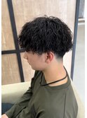 メンズツイストスパイラルパーマ刈り上げマッシュスタイル