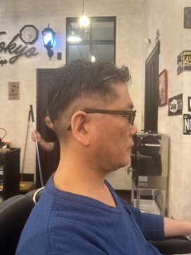 ブロートーキョーバーバーショップ 神田店(Bro Tokyo BARBERSHOP) ミドルフェード