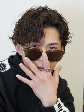 ビカム 名駅(become) 【サーフカールパーマ】大人センターパートウルフコンマバング