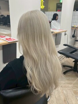 ラヴィズム(LUVISM) 顔周りレイヤー/ダブルカラー/髪質改善/ケアブリーチ万代新潟駅