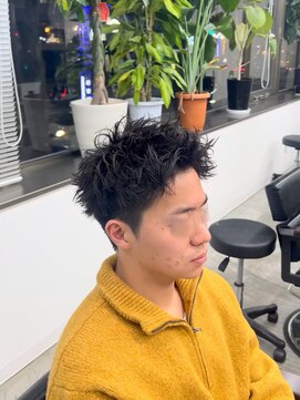 フイ 新宿3丁目(Hui) フェザーパーマ/グレーブルーカラー/刈り上げショートパンク