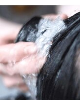 【全施術《無料》でmarbbマイクロバブル付き】頭皮洗浄&髪質改善☆ULTOWAトリートメントとの相性も◎