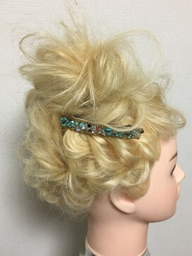 ヘアメイク エンカレッジ(HAIR MAKE encourage) ルーズなシニヨン