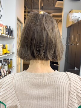 デイジードゥ(Daisy duex) 切りっぱなしボブ　 オン眉　ブルーグレージュ　天神　大名