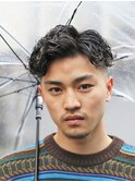 スーツワイルドツーブロックモテる黒髪流行ヘア短髪パーマ　原宿