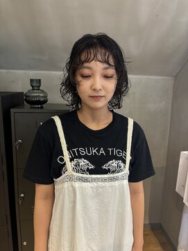 ニキータ(Nikiita) 黒髪×オシャレパーマ　B3090