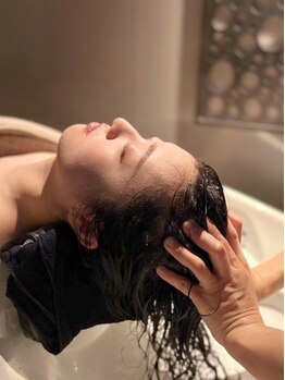 ヒクルーム(HIQU ROOM)の写真/心からリラックスできる上質空間で極上のヘッドスパを体験！心地よいマッサージで髪も心もリフレッシュ♪