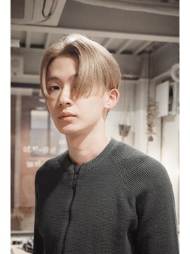 ルーカス(LUCAS) ブロンドベージュ×センターパート