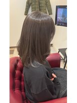 ヴィヴァーチェ(vivace) ミディアムレイヤー/小顔カット/透明感カラー