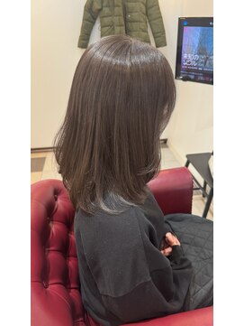 ヴィヴァーチェ(vivace) ミディアムレイヤー/小顔カット/透明感カラー